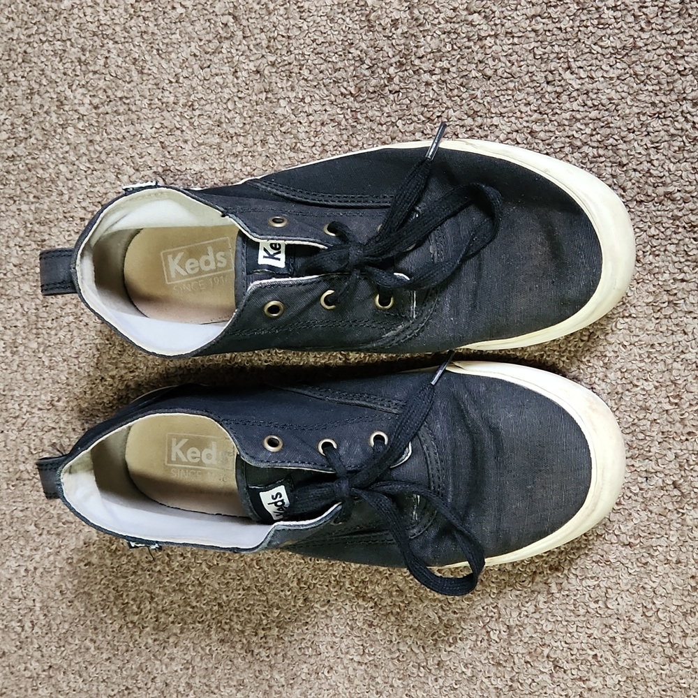 8 Black Keds